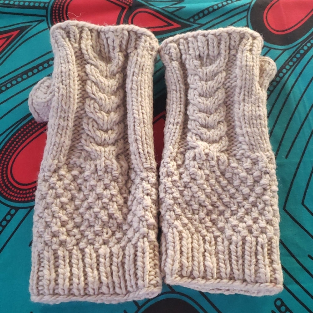 Nirvanna NWOT Merino Cable Knit Handwarmers in Oat